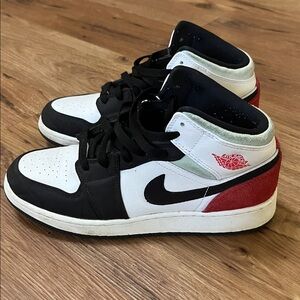 Mens Air Jordan 1 MID white heel, size 6.5, EUC